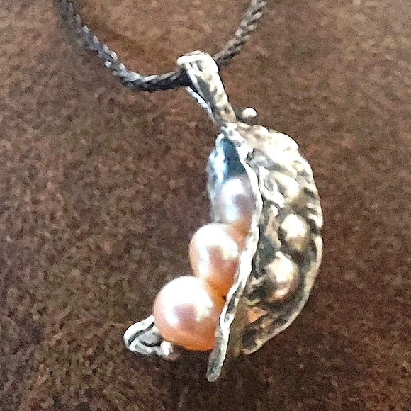 NWT Pea Pod Pendant pesrls&Silver. Handmade. Rhodium plated to avoid varnish - Picture 3 of 9
